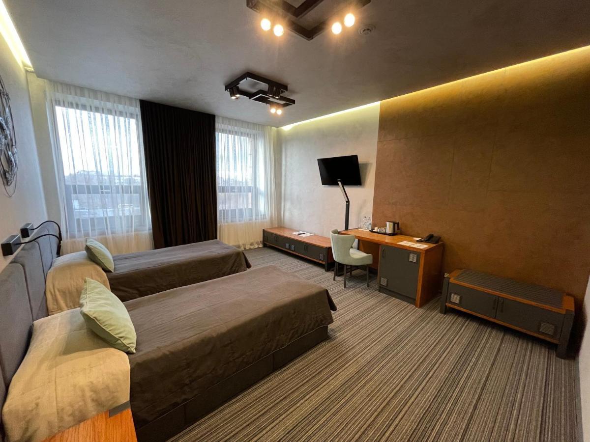 Mojo Hall Hotel Lutsk Exterior photo